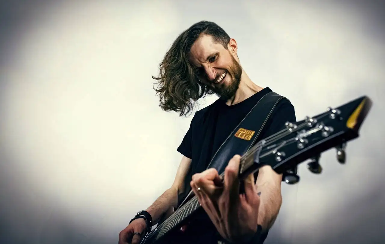 Exploring the Psychology of Celebrity Worship Online Communities